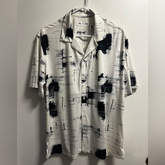 ZARA Men’s Short Sleeve Black and White Abstract Print Shirt L - Picture 1 of 3